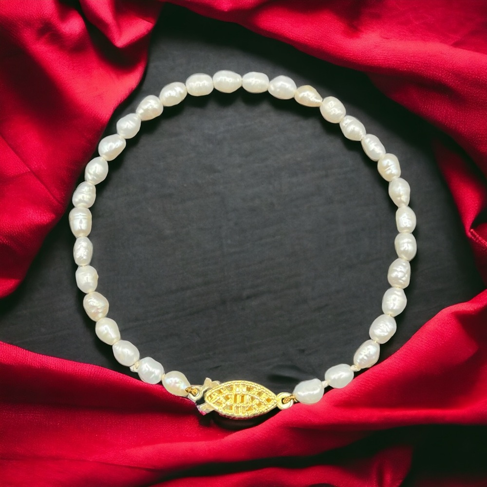 Vintage Dainty Single Strand Baroque White Freshwater Seed Pearl Bracelet 7.25”